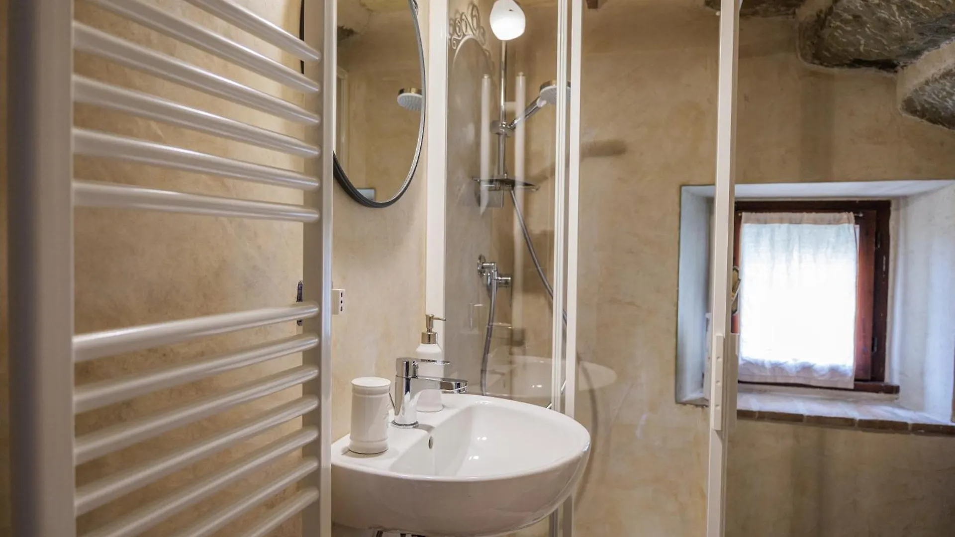Camera A Casa Castora Uffogliano Guest house
